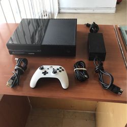 500 Gb Microsoft Xbox One With Power Cord HDMI And Controller With USB 