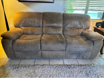 Couch with dual recliner
