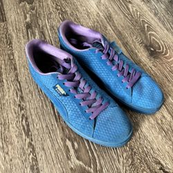 Size 10.5 US Blue Puma Suedes