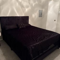 Bed frame + mattress