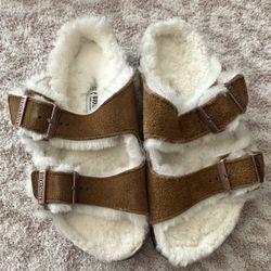 Birkenstock Kids Shearling Sandals Size 2-2.5 $60 **READ DESCRIPTION**