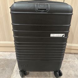 BÉIS The Small Carry-On Roller – Black (Brand New!)  🧳