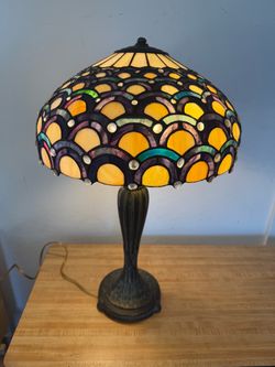 Tiffany-Style Stained Glass Table Lamp