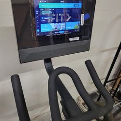 FULLERTON - Proform Carbon
Pro 10 Bike - 280$