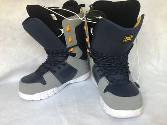 DC Size 9 M Snowboard Boots