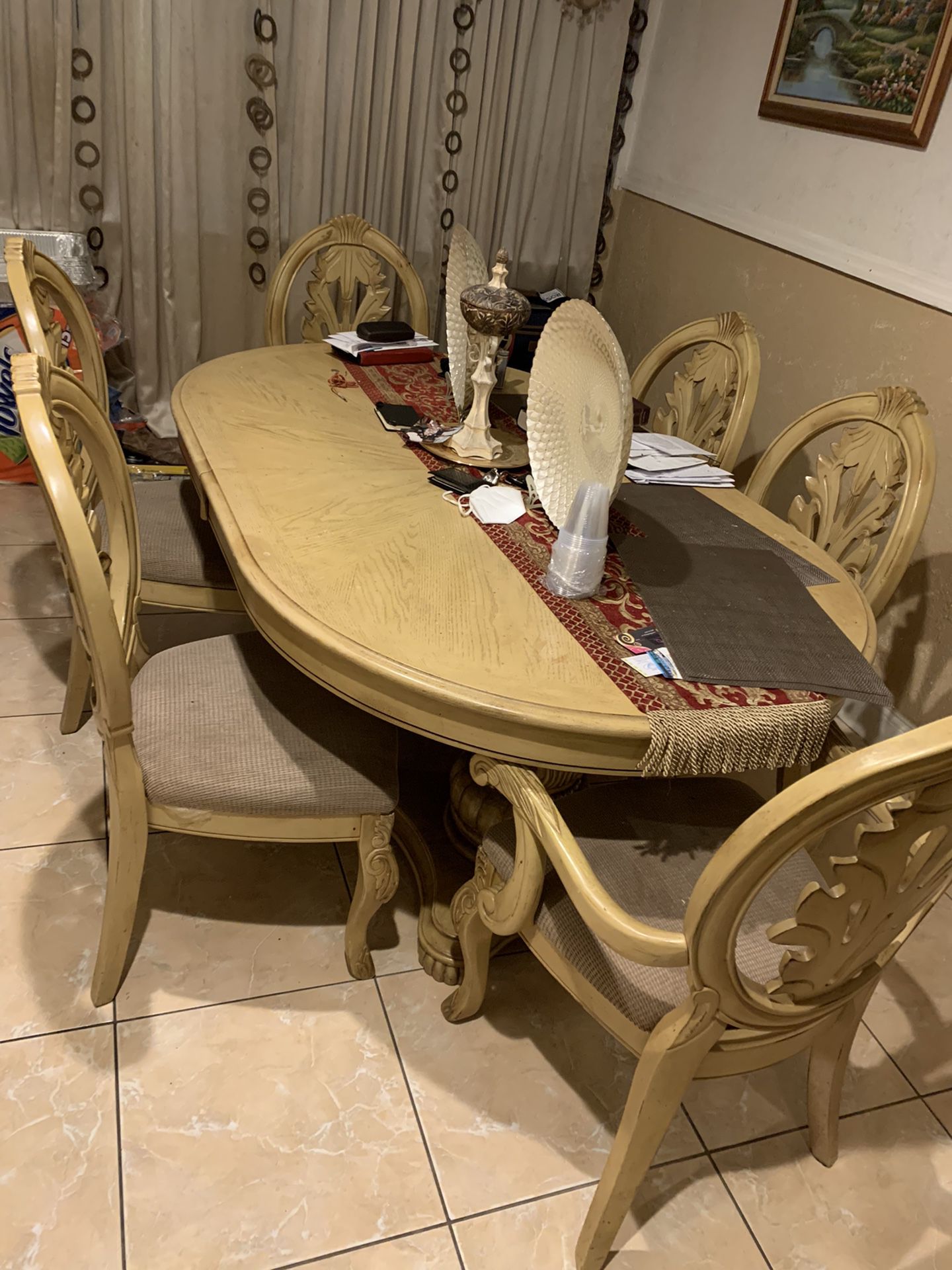 Beautiful Dinning Table  With 6 Chairs