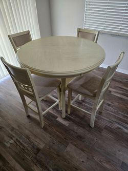 Dining room set from Rooms 2 Go