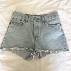 Levi’s premium denim short shorts
