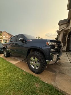 Chevrolet Z71 - 2019 -Black color-