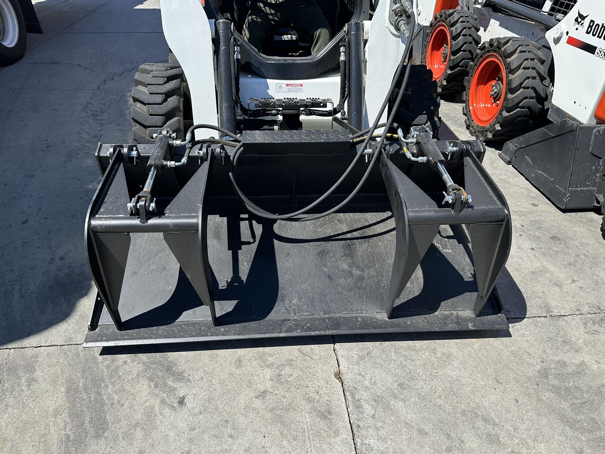 Skid Steer Grapple Bucket Attachment 