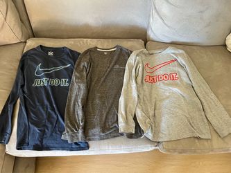 Boys Nike long sleeve shirts size L(10/12)