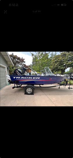 2016 tracker fishing boat