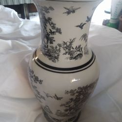 Black And White Chinese Vase