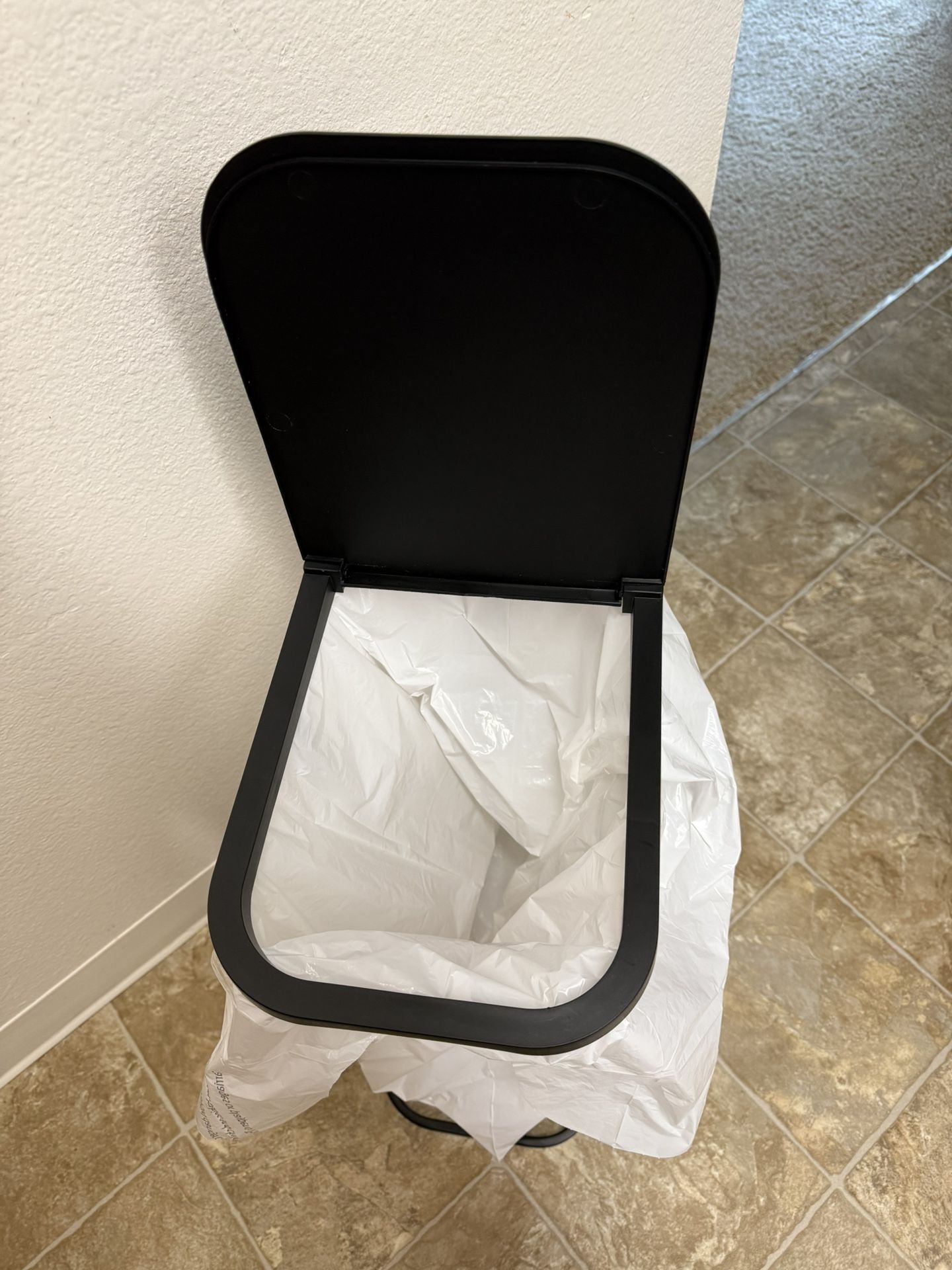 Trash Bag Holder With Lid
