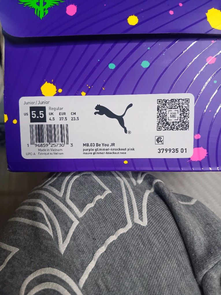 ａ Ejerlya Farmhouse Pendant Light, Rustic White Wood and Metal