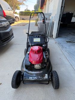 Honda 216 lawnmower