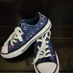 Converse Shoes  size 11