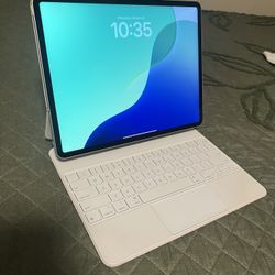IPad Pro (12.9inch) 5th gen 128gb with case