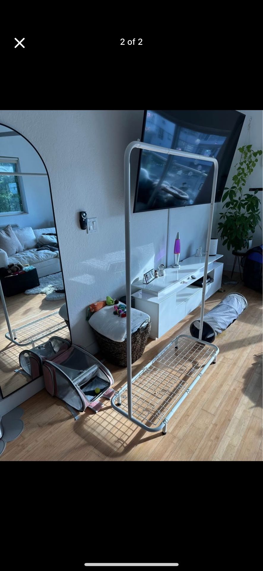 Clothing rack with movable / removable shelves