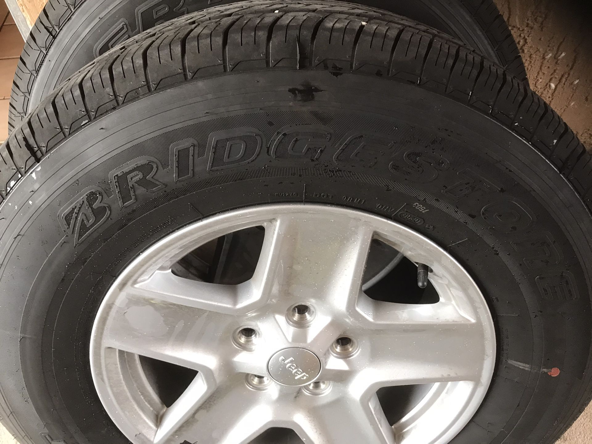 2020 jeep rims and tires brand new