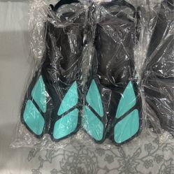 Brand New 2 Sets Of Snorkeling Fins