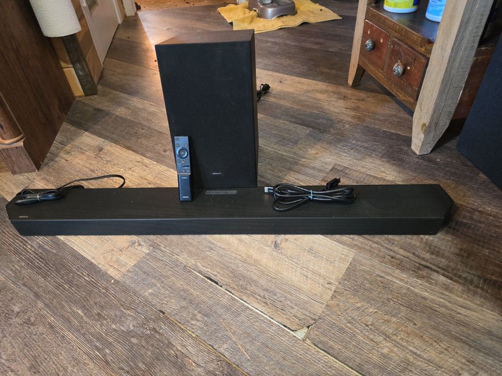 New Samsung 3.1.2 Ch Soundbar and Wireless Subwoofer Speakers With Remote. Alexa Built In W Dolby AND Q Symphony