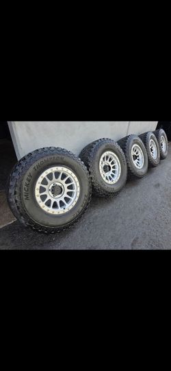 17" LOCK Yosemite w/ 35" Mickey Thompson AT tires (5) $1000