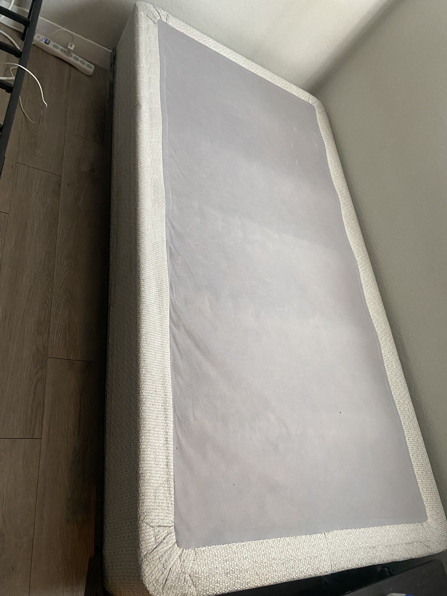 Twin Box Spring And Rolling Frame 