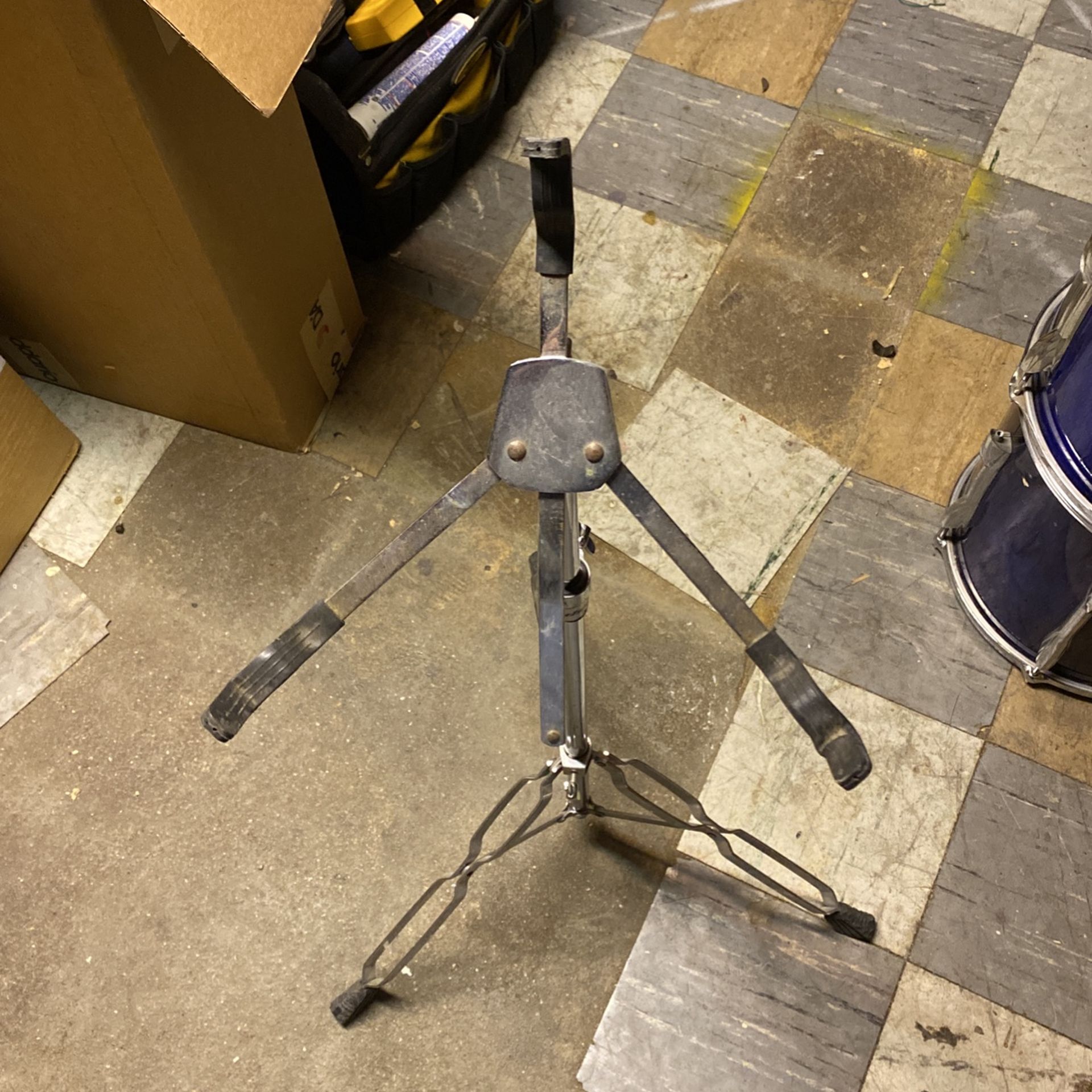 Drum stand, snare drum, etc.