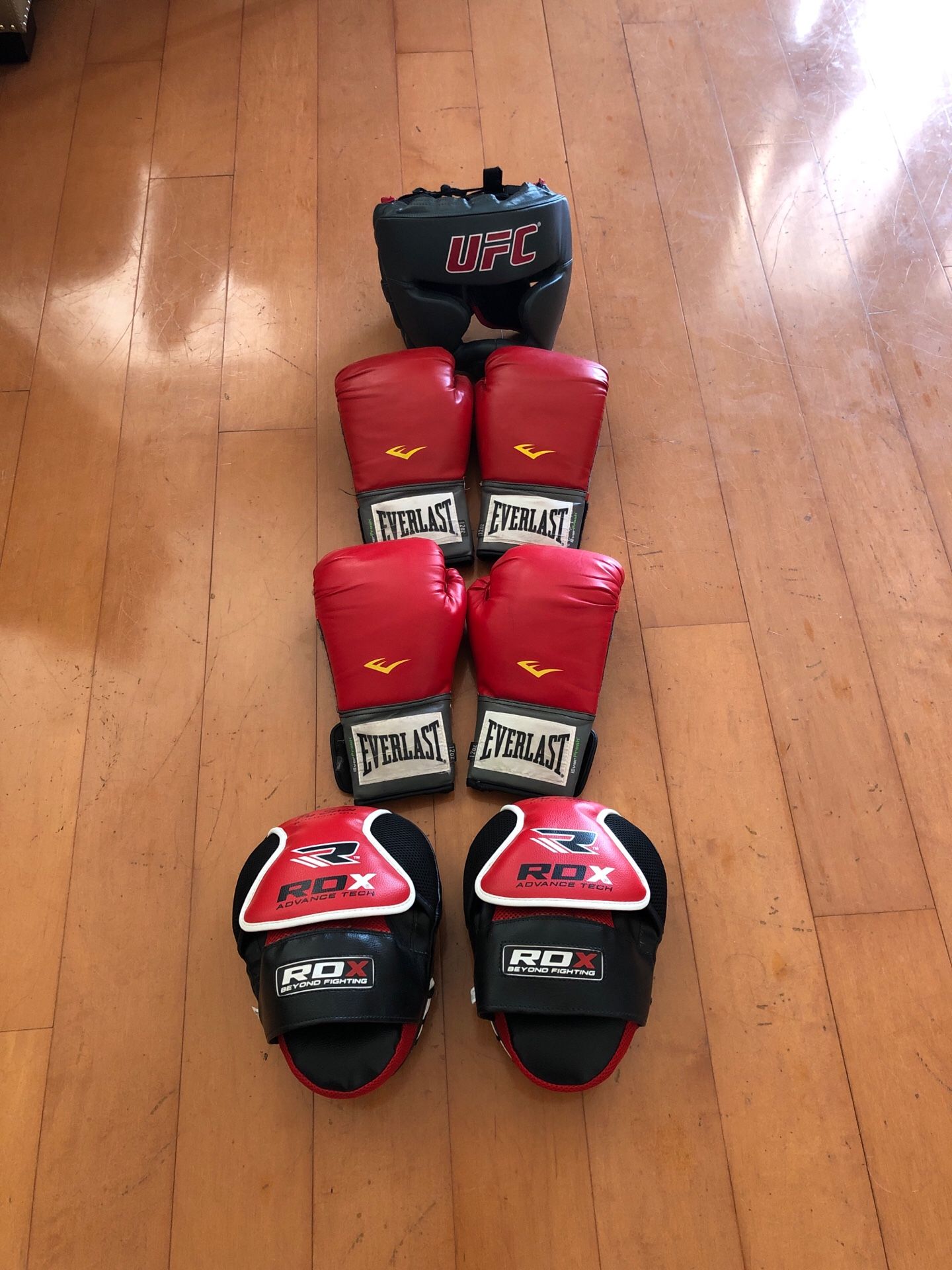 Everlast 12oz Gloves, RDX Pads