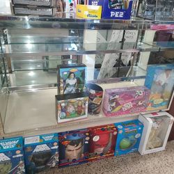 7 DISPLAY CASES! 4 MATCHING SETS 2 MATCHING SETS & 1 COUNTER DISPLAY 
