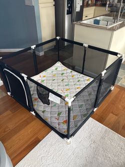 Play pen with play mat