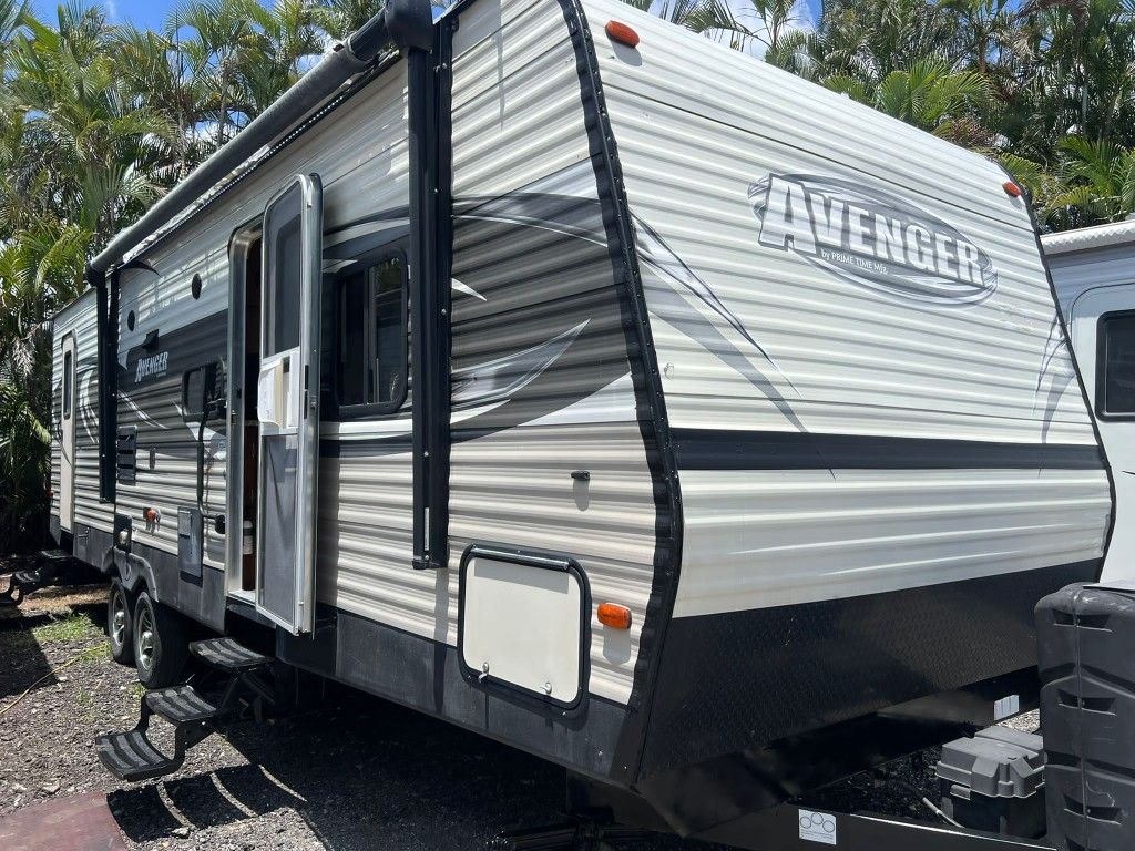 2016 AVENGER 28 Ft
