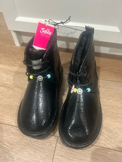 Girl black boots size 1