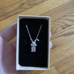 Sweet and cute pink crystal rabbit pendant necklace - Silver escort (with gift box)  • Design: The exquisite three-dimensional little rabbit shape is 