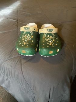 Milwaukee Bucks Crocs Classic Clogs