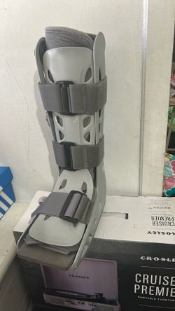 Right Boot Size Small Youth