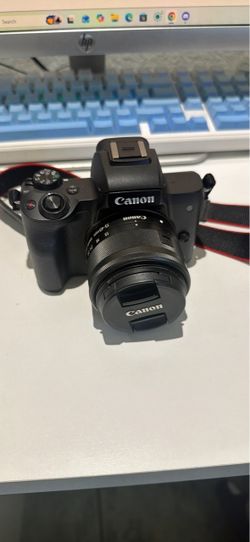 Canon EOS M50 Mirrorless Camera with 15-45mm Lens