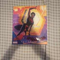 Mezco Spiderman Milles Morales 