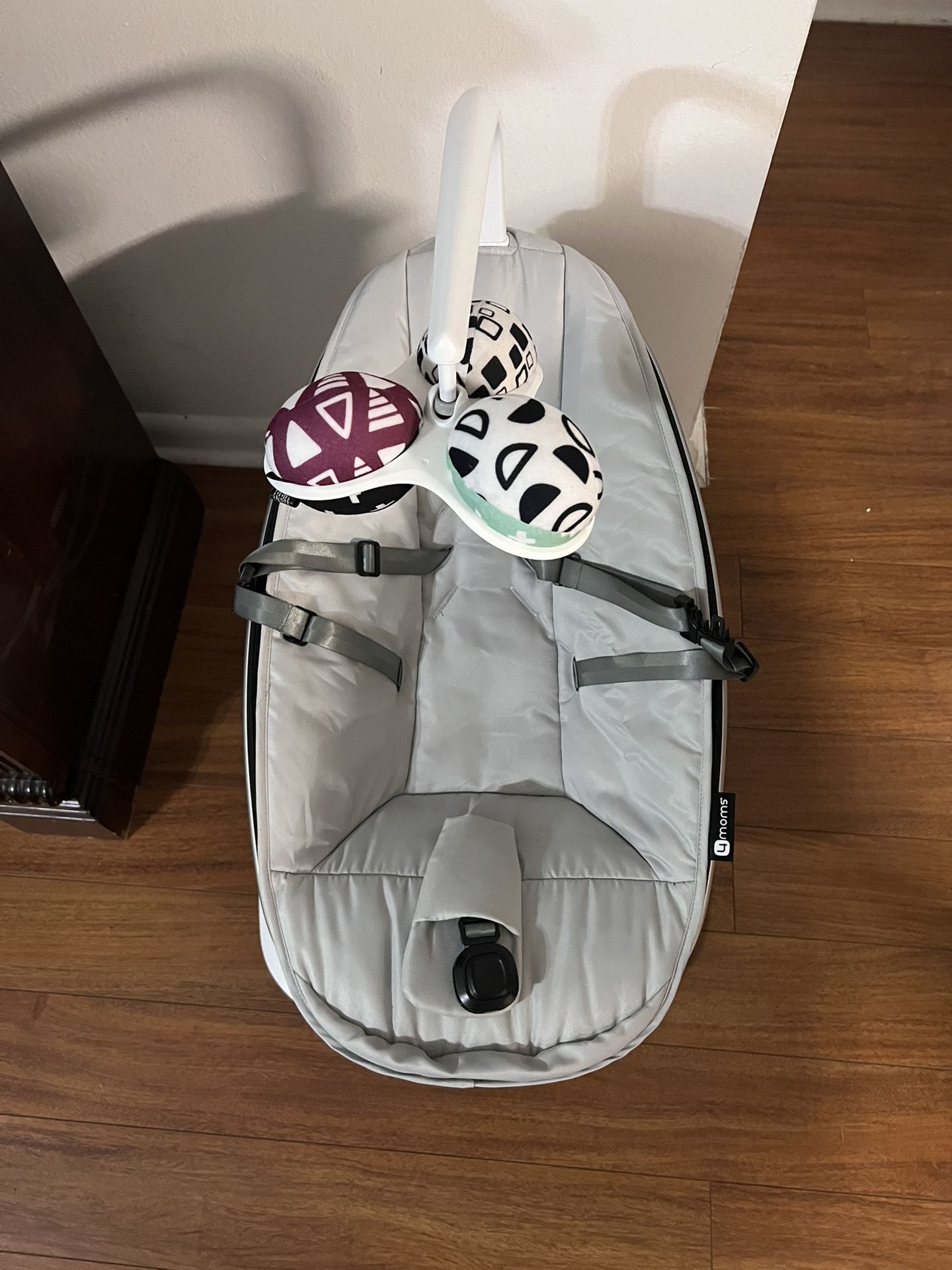 4Moms mamaRoo multi-motion baby swing