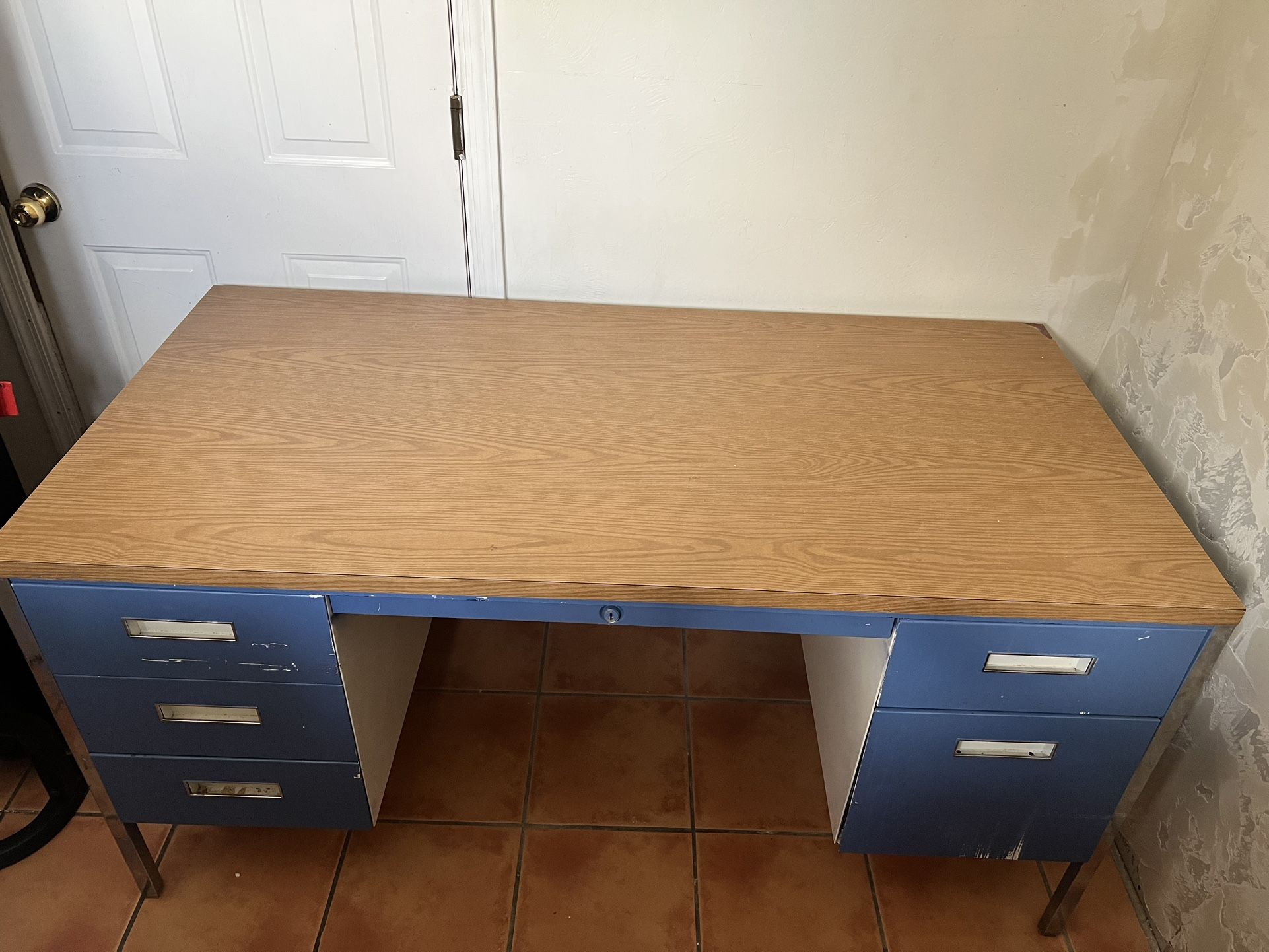 classic heavy metal large desks