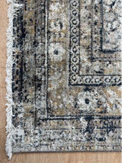 nuLOOM Charvi Distressed Medallion Area Rug | 6'7" x 9'8"