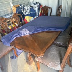 Elegant Dining Table 