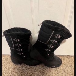 Botas Calientitas Para El Frío Para La Nieve Y Para El Agua De North Face Para Niña Talla 3 Como  Nuevas $70