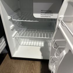 whirlpool mini fridge 