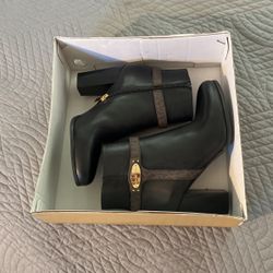 New !Michael Kors Leather Boots Size 6 Woman’s