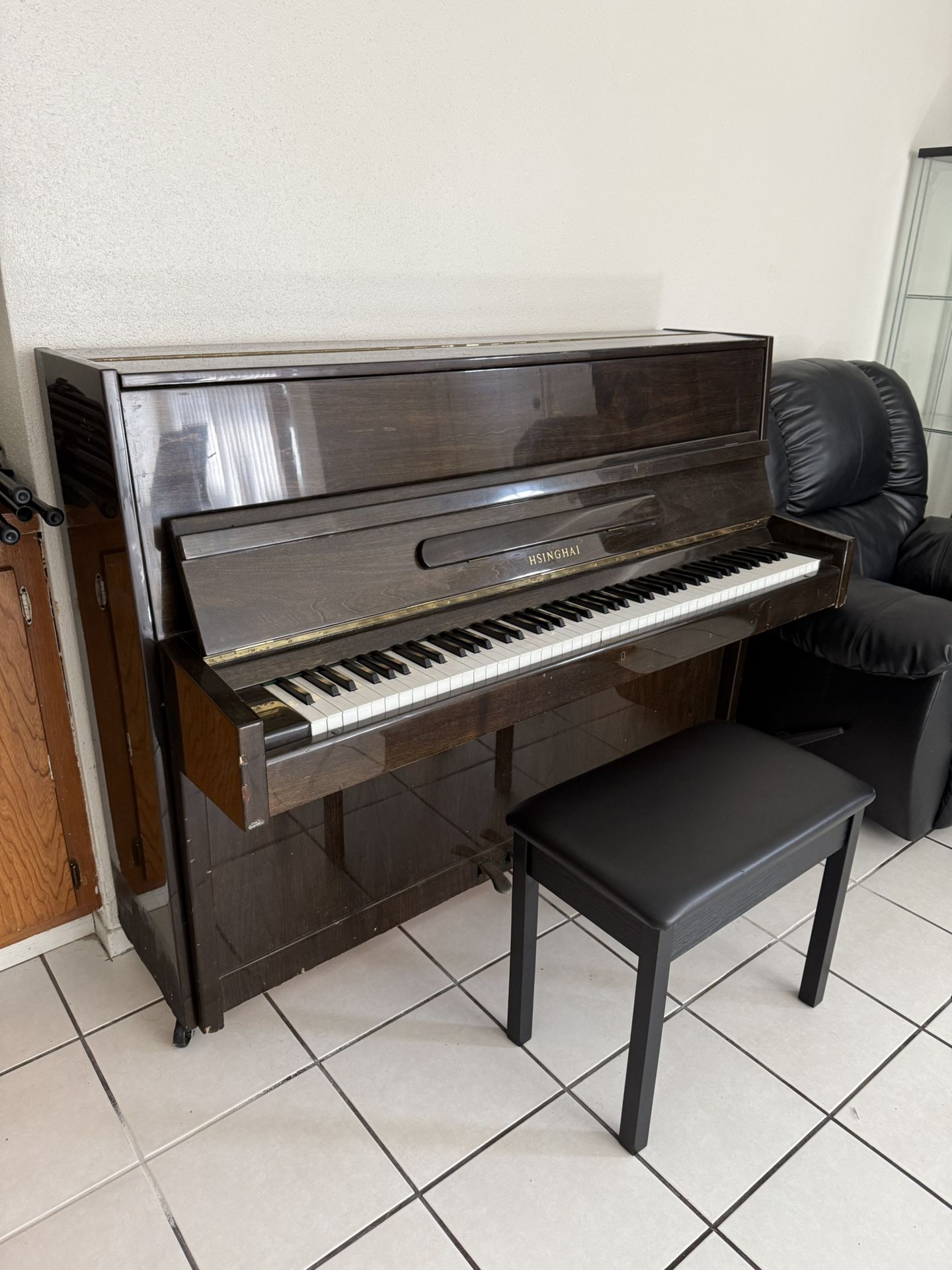 Piano "HSINGHAI"
