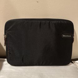 Brenthaven Laptop / Macbook s/ Tablet Sleeve up to 15" - Like New