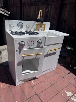 Kids kitchen play
