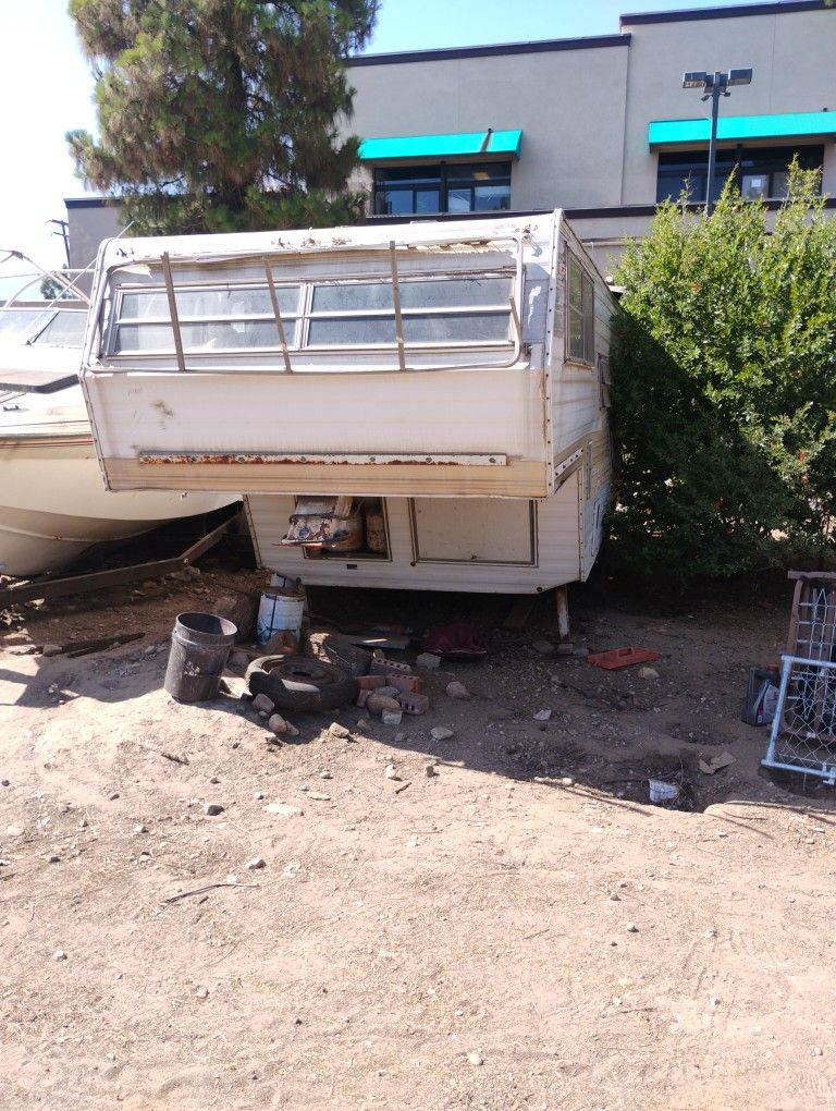 Fair Free Fifth Wheel Trailer For Free On Fontana CA On Foothill Blvd And Mulberry Ave